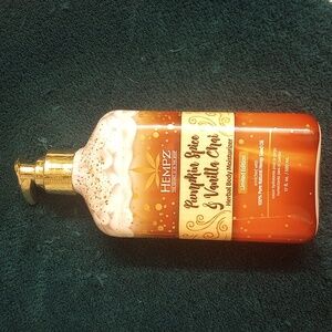 NWT Hempz Pumpkin spice & Vanilla Chai Herbal Body Moisturizer" Limited Edition"